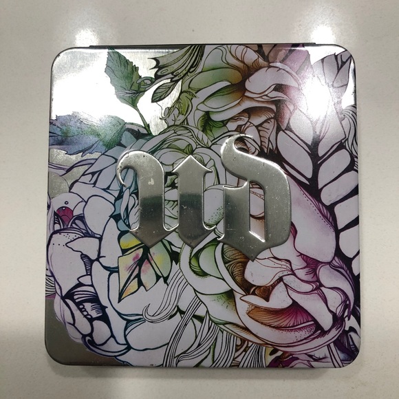 UD beauty with an edge palette with eyeshadows
